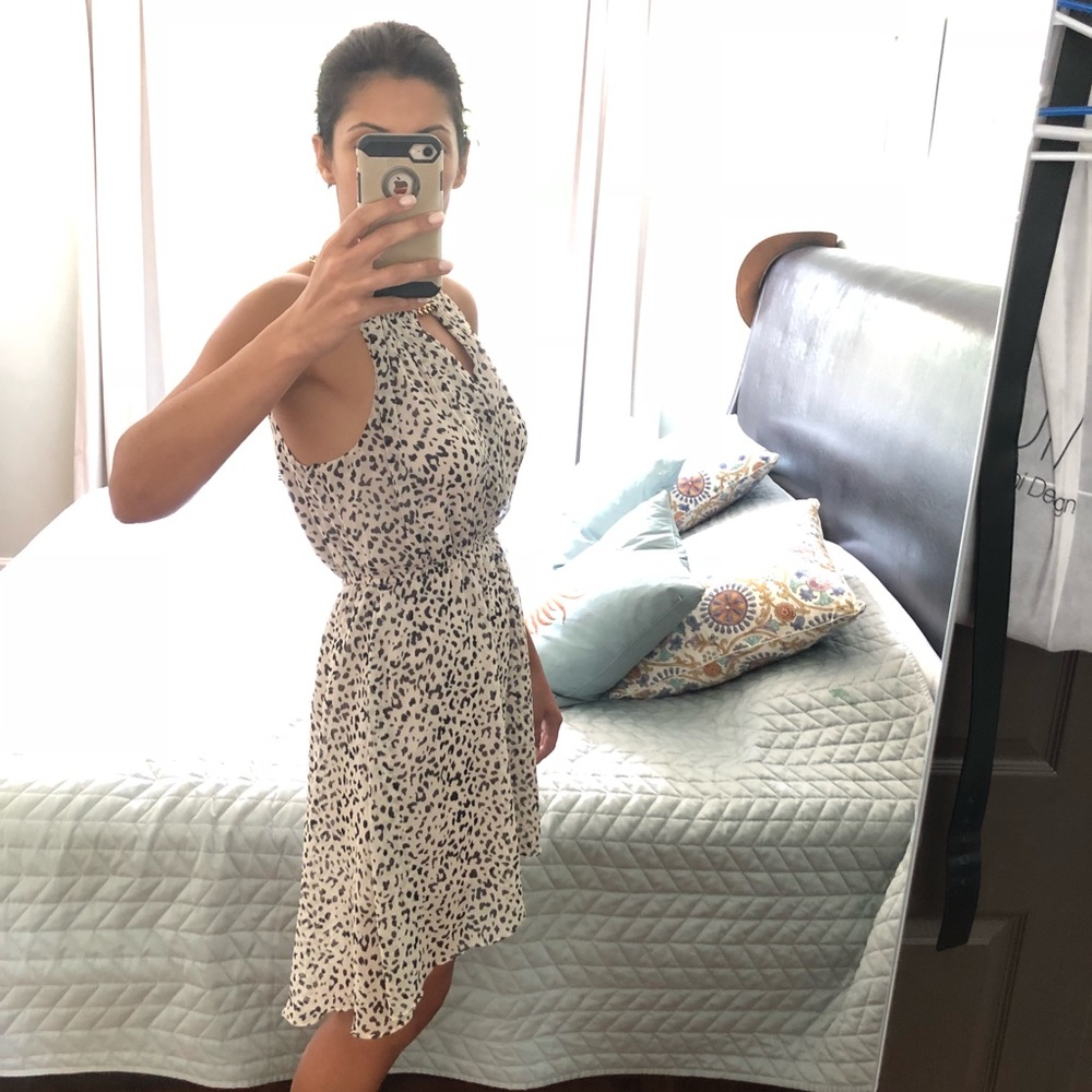 Polka dot spotted dress with chain collar